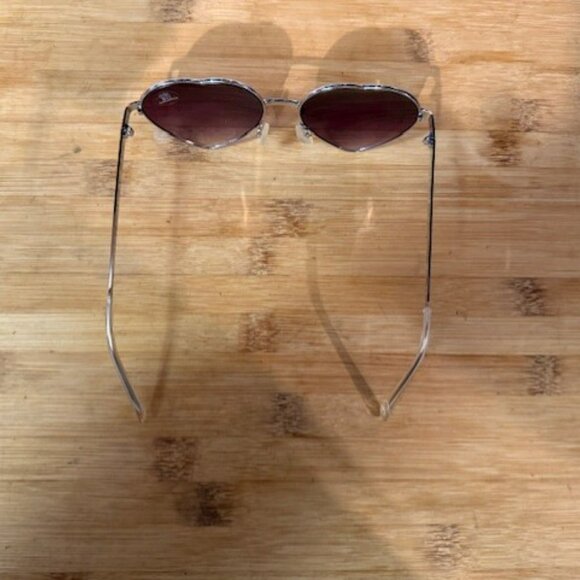 Retro Heart-Shaped Wire (Silver / Chrome) Frame Sunglasses - Picture 12 of 16